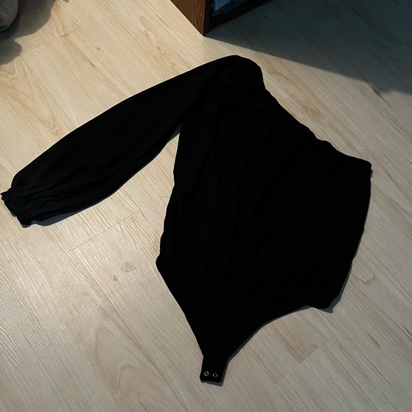 NWT Black Abercrombie & Fitch Asymmetric Chiffon Bodysuit - Picture 2 of 3